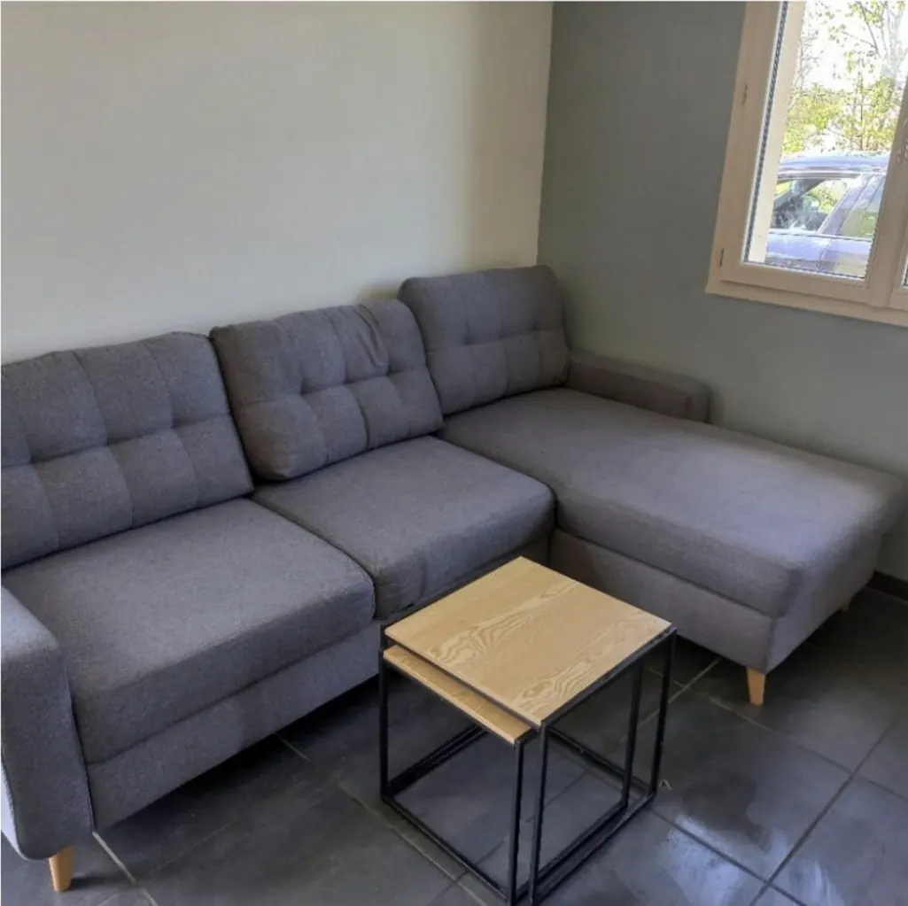 Canapé après nettoyage par Éloé Services