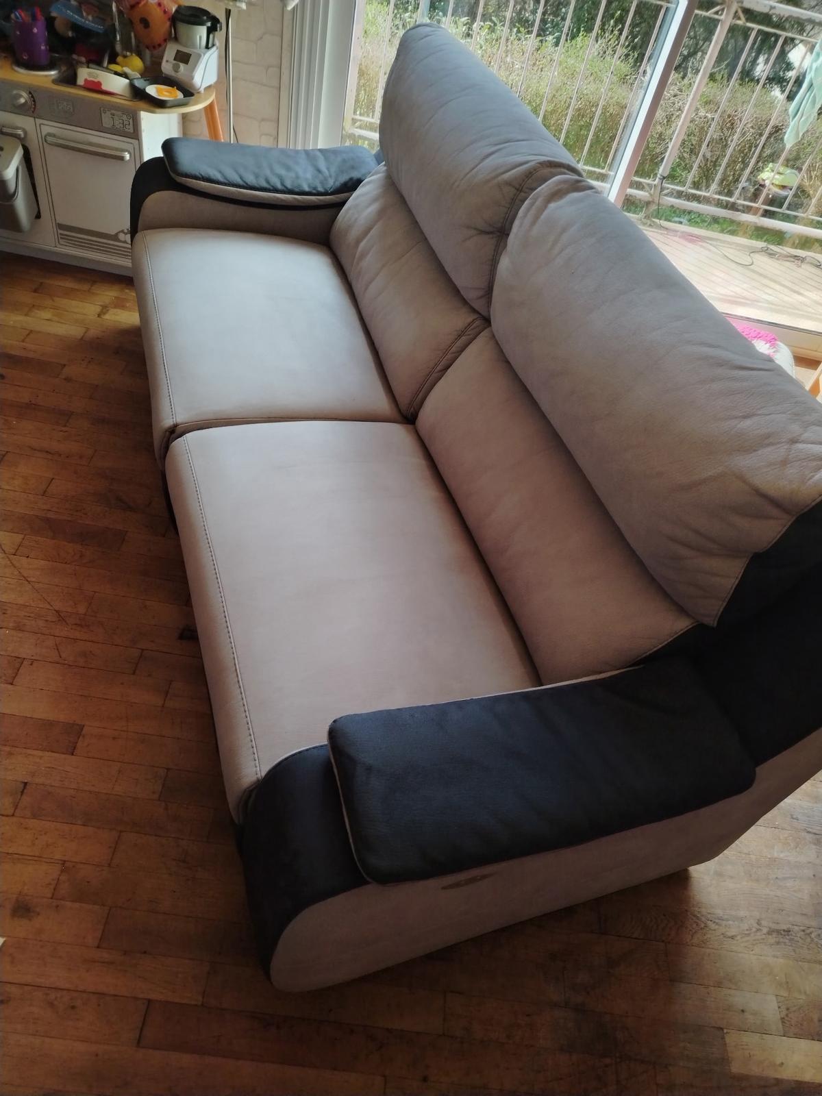 Fauteuil après nettoyage par Éloé Services